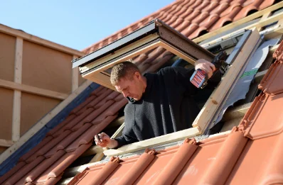 Pose de fenêtres de toit Velux à Douze